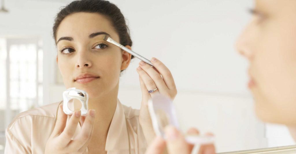 Tips Make Up yang Aman dari Wabah Virus Korona