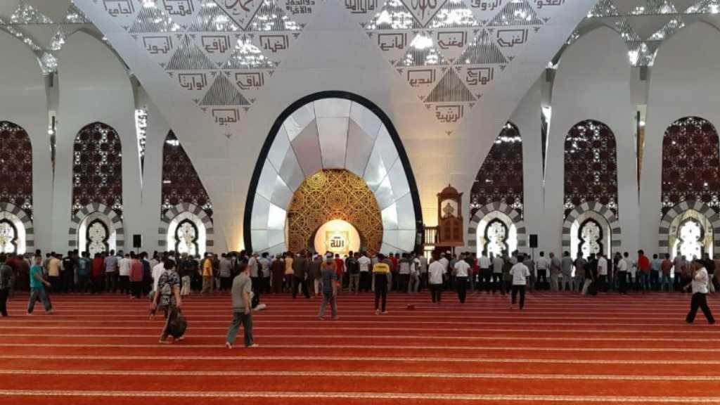 MUI: Ganti Salat Jumat dengan Salat Zuhur di Rumah