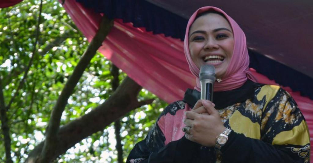 Bupati Karawang Cellica Nurrachadiana Positif Korona