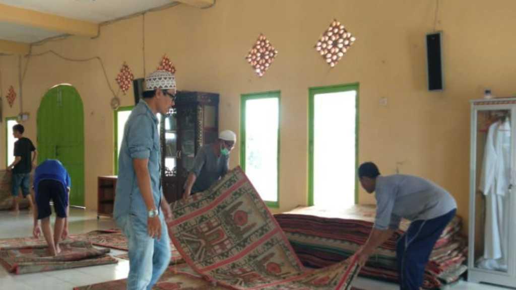 Masjid Wajib Disemprot Disinfektan 2 Kali dalam Sehari
