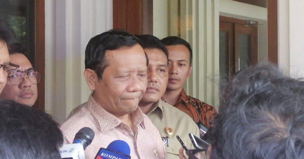 Mahfud MD Berduka Atas Kepergian Ibunda Jokowi