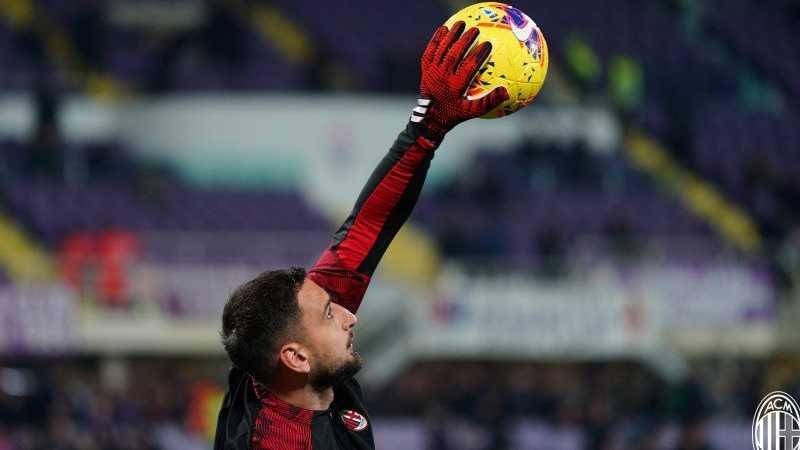 Donnarumma Tak Pikirkan Rumor Transfer Dirinya