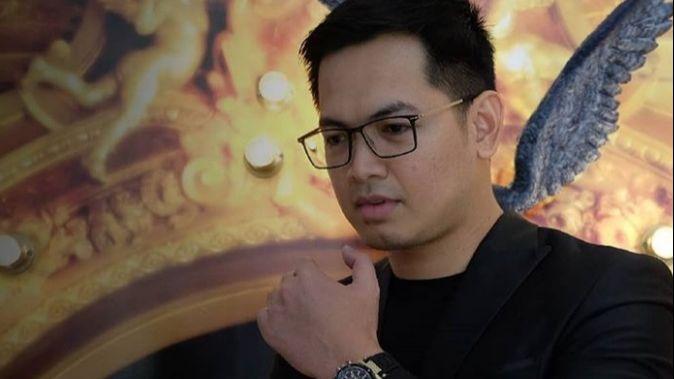 Bosan di Rumah, Tommy Kurniawan Asyik Cuci Piring dan Mengepel