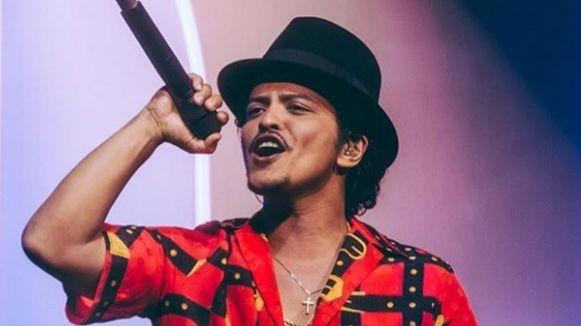 Bruno Mars Sumbang 1 Juta Dolar untuk Pekerja yang Kena PHK karena Korona