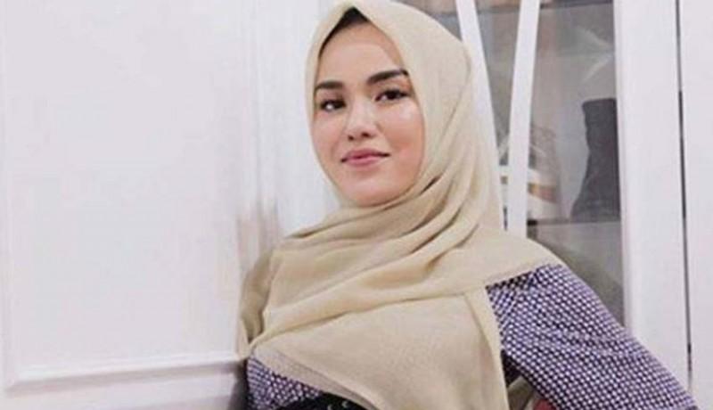 Medina Zein Minta Irwansyah Agar Kooperatif