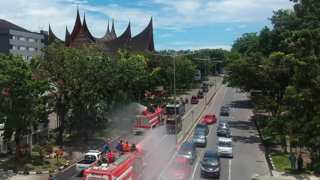 Lakukan Karantina Wilayah, Orang Sakit Dilarang Masuk Sumbar