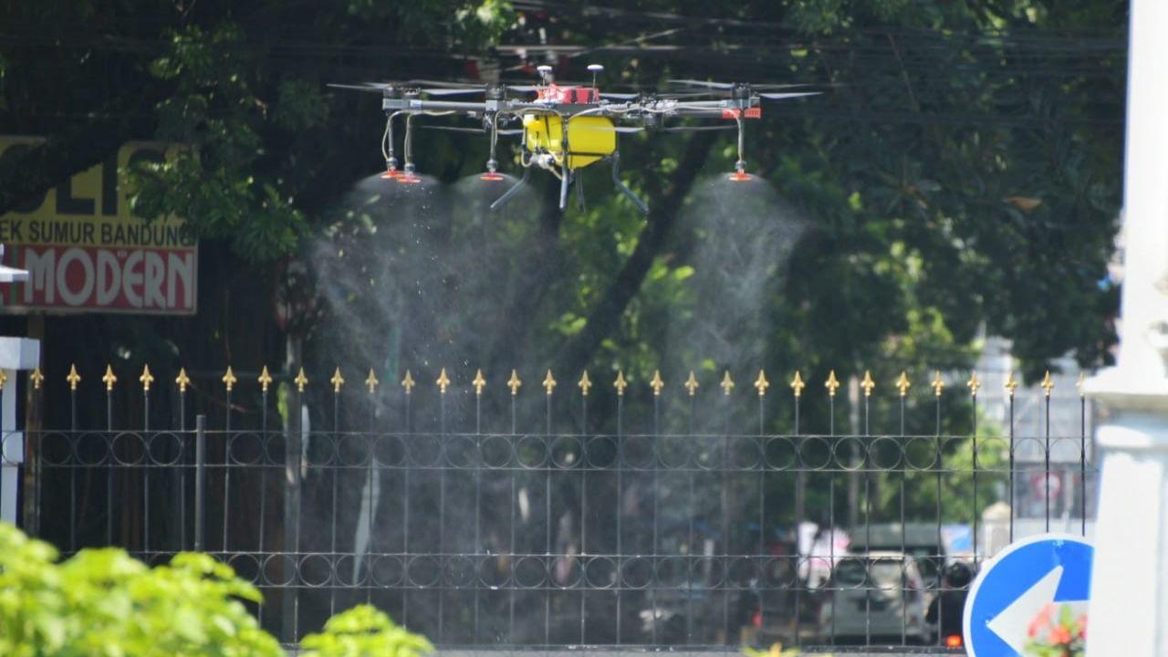 Jabar Gunakan Drone yang Angkut 15 Liter Disinfektan untuk 5 Hektare Lahan