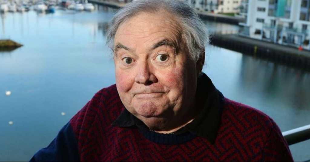 Gagal Jantung dan Terinfeksi Korona, Komedian Eddie Large Meninggal Dunia