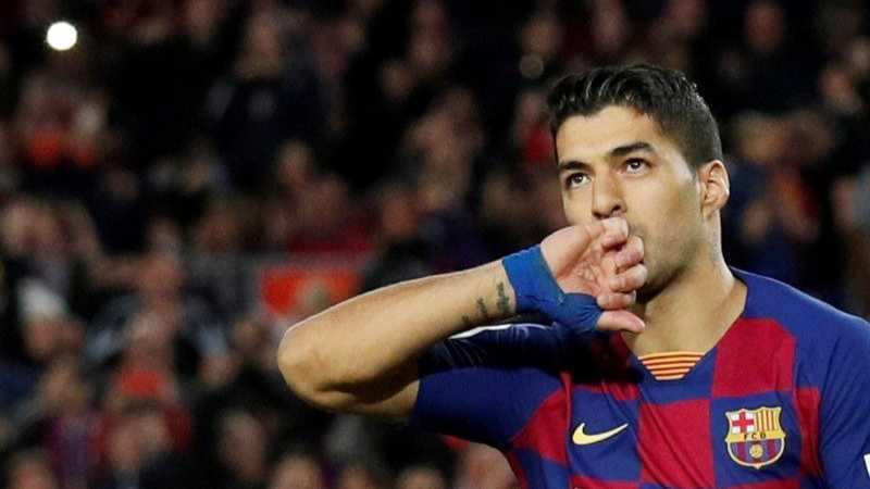 Skuad Barca 'Dituduh' Terlalu Lama Setujui Pemotongan Gaji, Suarez Geram