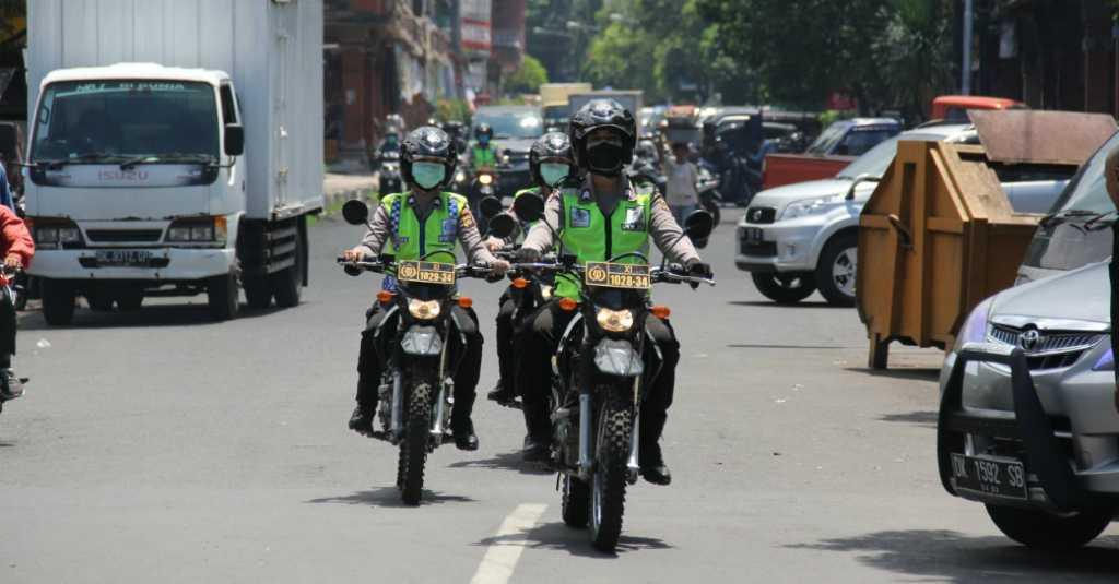 Polwan Karangasem Lakukan Patroli untuk Cegah Penyebaran Virus Korona