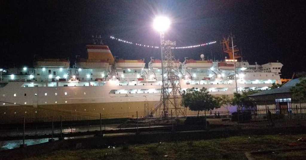 Video Viral! Diduga Positif Korona, Sejumlah Penumpang Nekat Terjun ke Laut