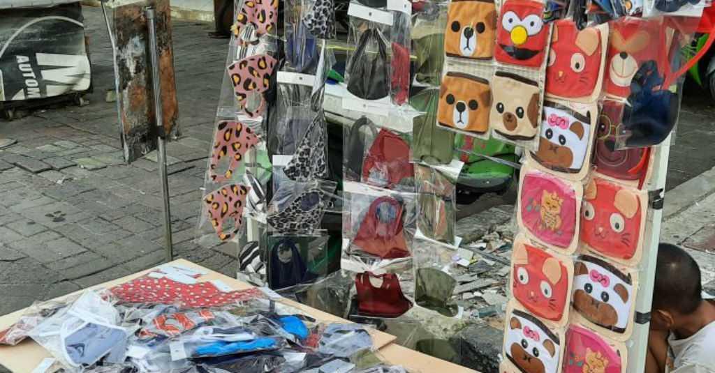 Akibat Korona, Pedagang Kaki Lima 'Banting Setir' Jual Masker