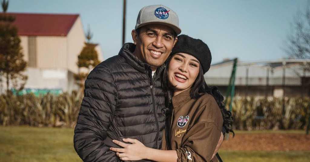 Mutia Ayu Dekap Erat Buah Hati Saat Melepas Glenn Fredly Pergi
