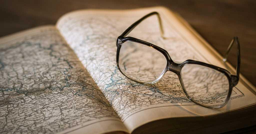 Benarkah Perempuan dengan Mata Minus Tak Bisa Melahirkan Secara Normal?