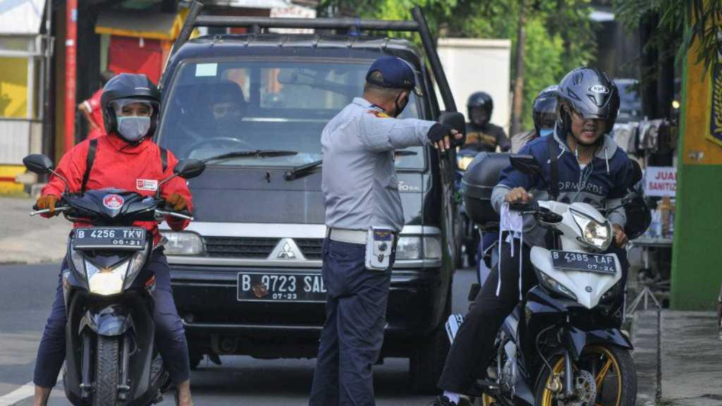 Dishub Soal PSBB Jakarta: Pengendara Motor Boleh Bawa Penumpang, Asal...