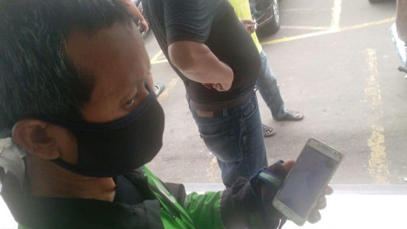 Tak Bisa Angkut Penumpang, Pengemudi Ojol Beralih Antar Paket