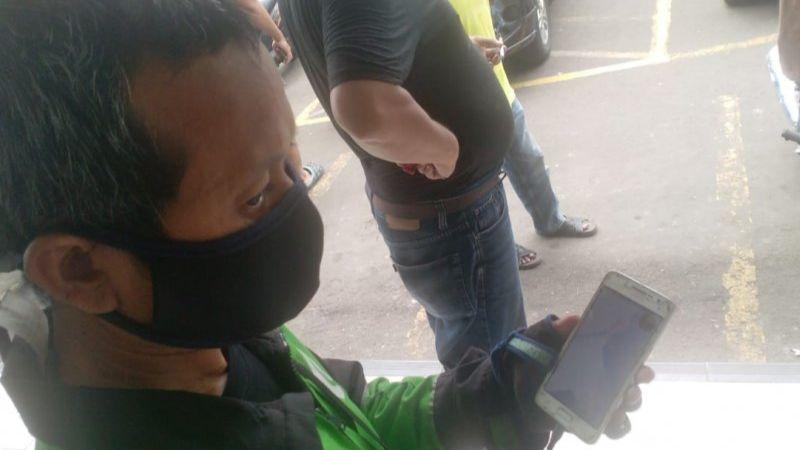 Tak Bisa Angkut Penumpang, Pengemudi Ojol Beralih Antar Paket