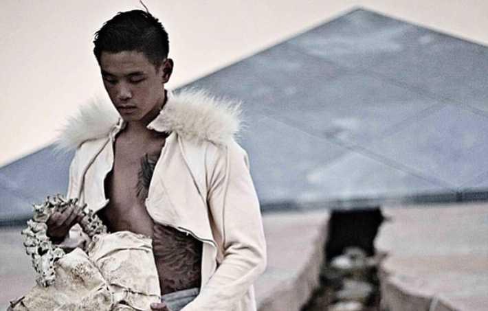 Viral, Desainer Indonesia Buat Tas dari Tulang Belakang Manusia