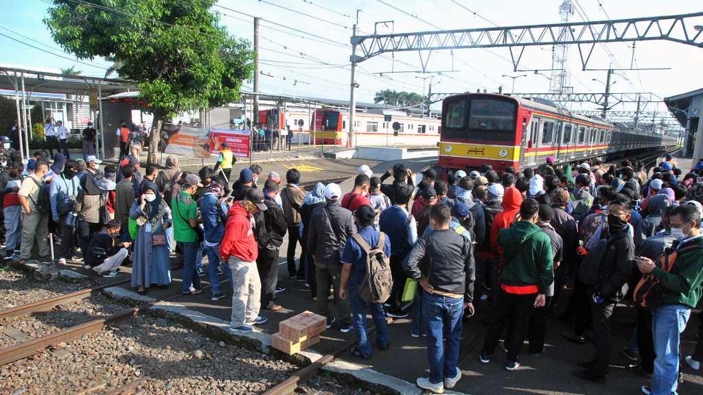 Kepala Daerah Bodebek Usul KRL Stop Operasional selama PSBB