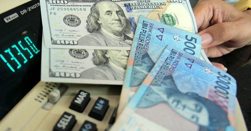 Bank Sentral Tahan Bunga Acuan, Rupiah Melemah Rp15.645 per Dolar