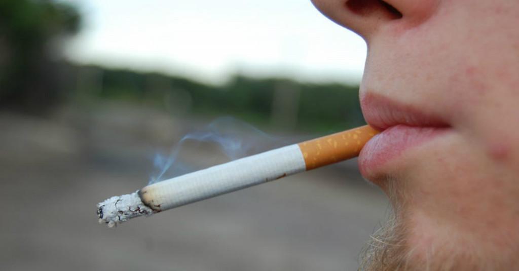 Asap Rokok Tularkan Virus Korona? IDI Ungkap Kekhawatiran