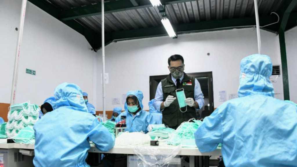 Cerita Ridwan Kamil Soal Ketersediaan APD dan Masker 4 Bulan ke Depan