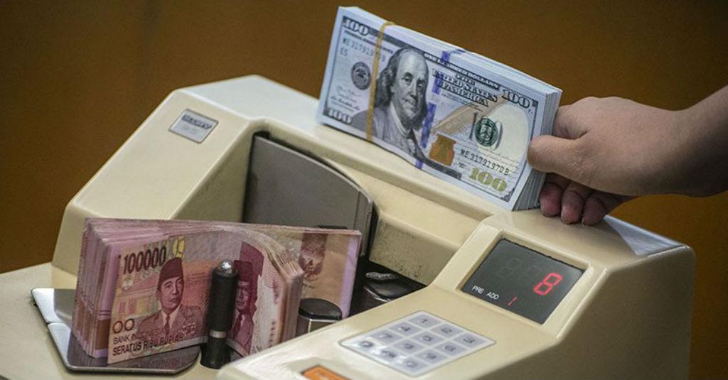 Rupiah Menguat Jelang Akhir Pekan Rp15.465 per Dolar