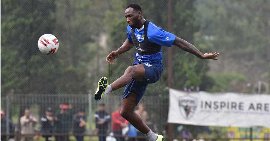 Ini yang Dilakukan Geoffrey Castillion di Kampung Halamannya