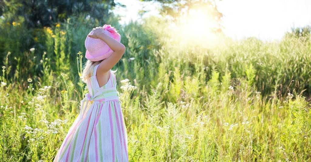 Bukan Tiap Hari, Tapi Ini Aturan Berjemur yang Baik Buat Anak