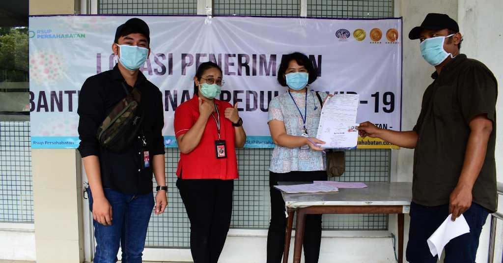 RSUP Persahabatan Mendapat Bantuan 7200 Botol Moisturizing Hand Spray