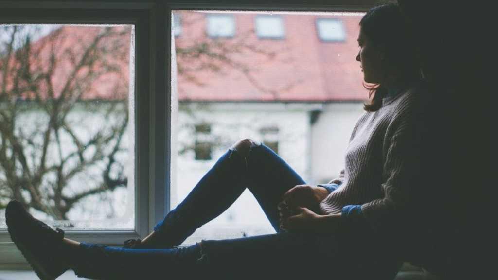 Mengenal 'Cabin Feve' Penyebab Perasaan Sedih Saat PSBB