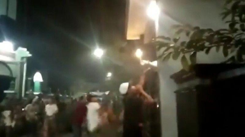 Aksi Anarkis Para Pemuda yang Tak Terima Dilaporkan Tarawih Berujung Damai