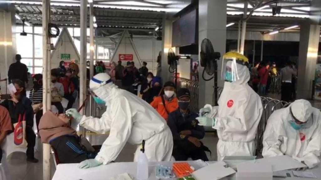 Ratusan Penumpang KRL di Stasiun Bogor Jalani Test Swab COVID-19