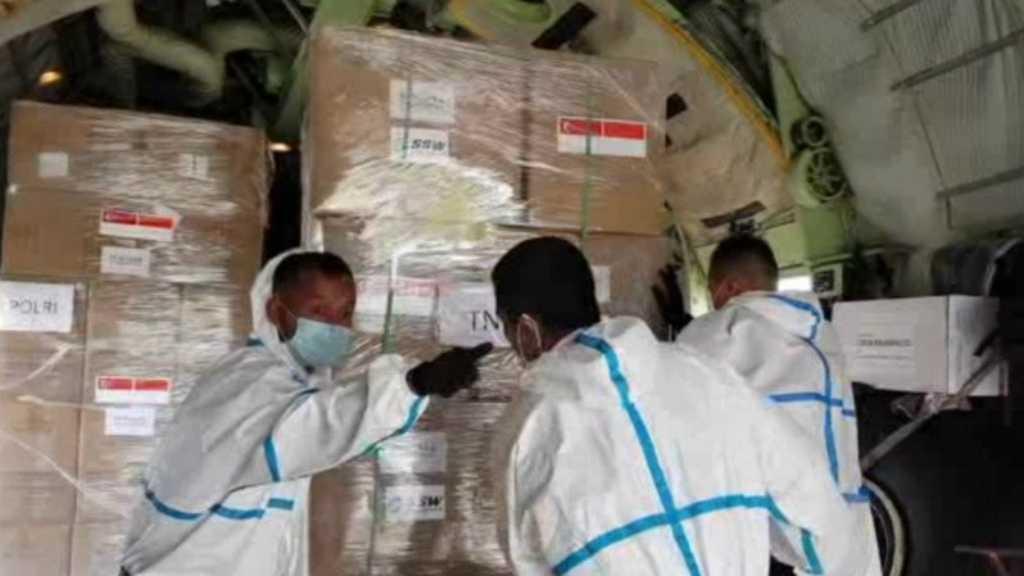 Pesawat Hercules C-130 TNI AU Angkut APD dari Singapura dan Kamboja