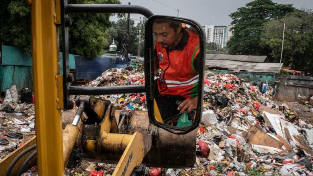 Haruskah Virus Korona yang Kurangi Sampah di Ibu Kota