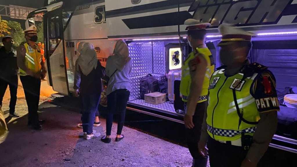 Nekat! Pemudik Ini 'Ngumpet' di Toilet Bus Agar Lolos Pemeriksaan Petugas