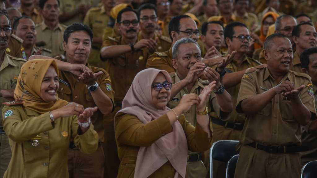PNS Dilarang Cuti Kecuali untuk Melahirkan dan Sakit