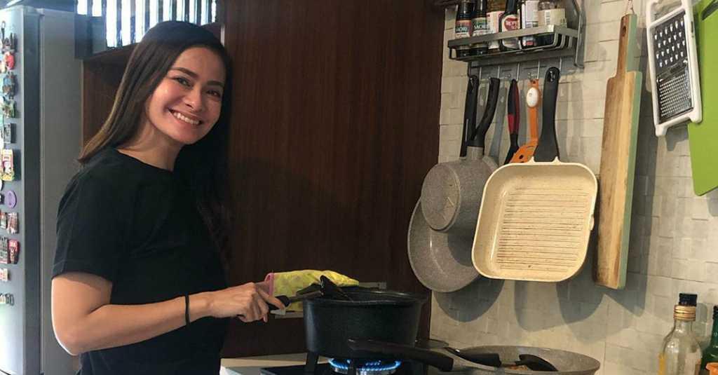 Masak Bersama Anak Jadi 'Bonding Time' Ersa Mayori