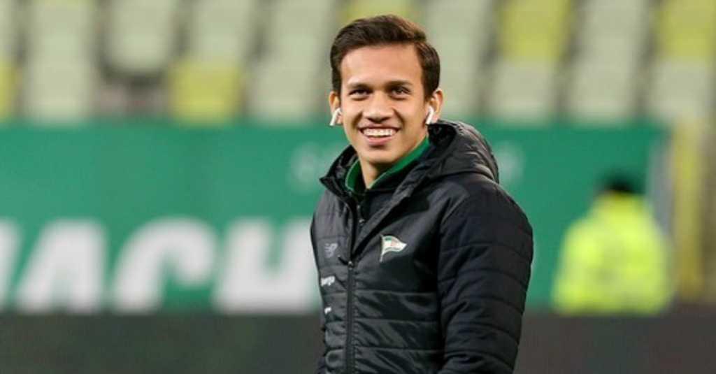 Lawan COVID-19, Egy Maulana Vikri Lelang Jersey Lechia Gdansk