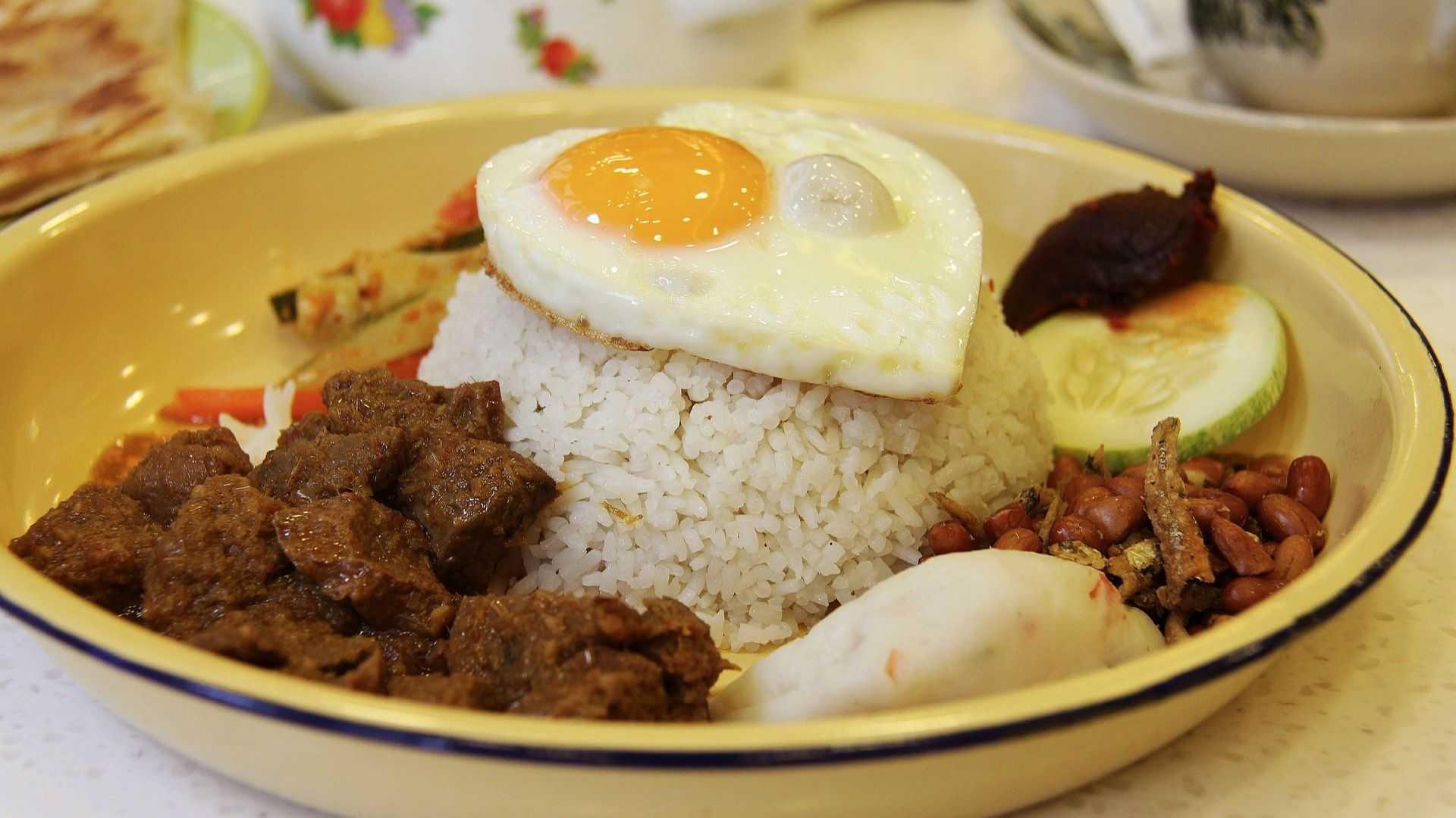 Makanan yang Sebaiknya Dihindari Saat Sahur