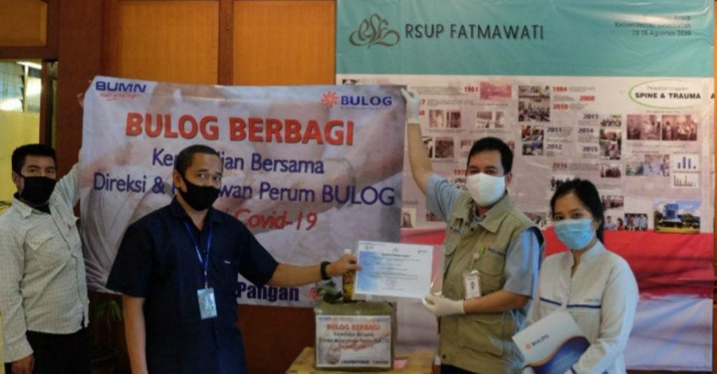 Bulog Bagikan Bansos Senilai Rp2 Miliar ke Warga Terdampak COVID-19