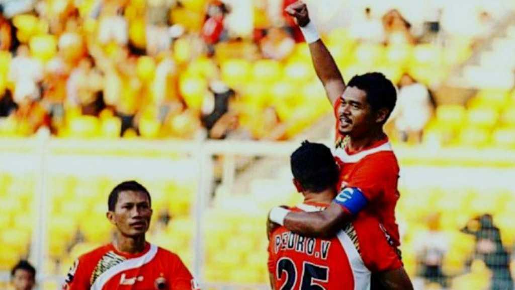 Romansa 9 Tahun Lalu di Persija, Pedro Javier-Bambang Pamungkas