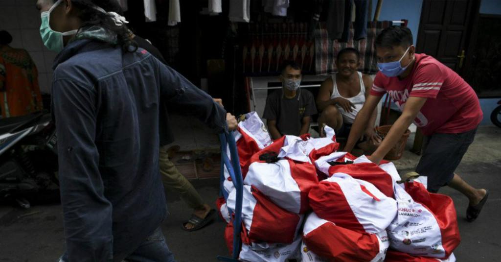 Jokowi Akui Bantuan Belum 100 Persen Tersebar, Minta Warga Proaktif