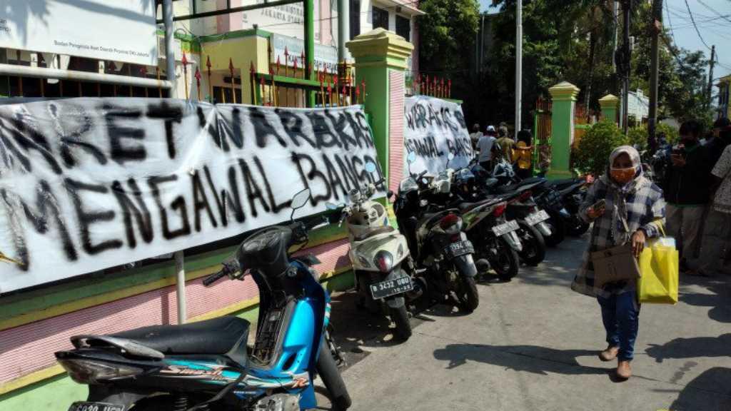 Warga Warakas Geruduk Kelurahan Tuntut Dana Bansos Kementerian Sosial