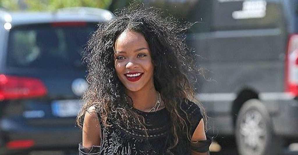 Rihanna Tempati Urutan ke-3 Penyanyi Terkaya di Dunia