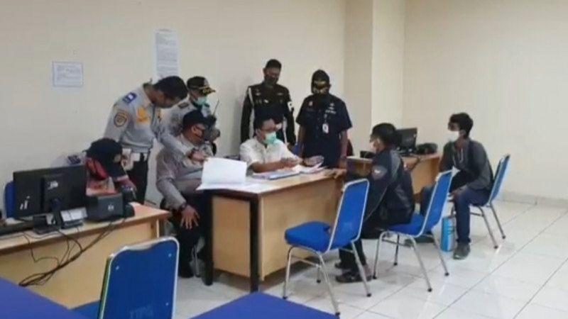 Tak Lengkapi Dokumen, Penumpang Terminal Bus Pulo Gebang Dilarang Berangkat