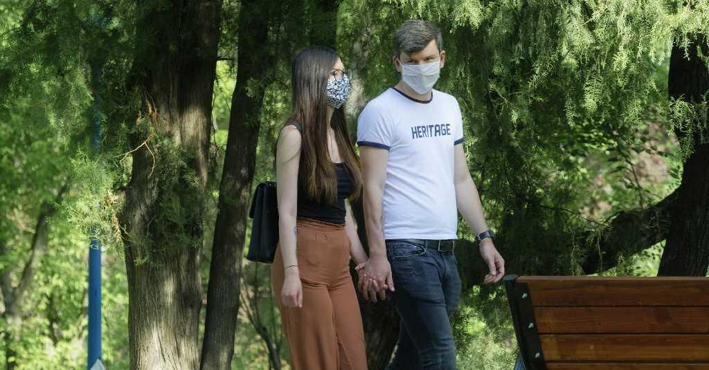 Benarkah Memakai Masker Terlalu Lama Bisa Mengakibatkan Kurang Oksigen?