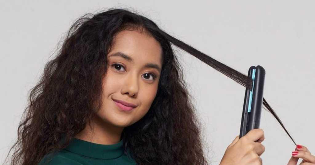 Trik Jitu Supaya Rambut Keritingmu Aman Dicatok Setiap Hari