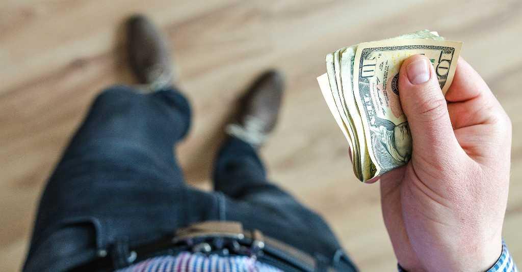 6 Alasan Mengapa Uang Tak Selalu Bisa Membuat Wanita Terkesan