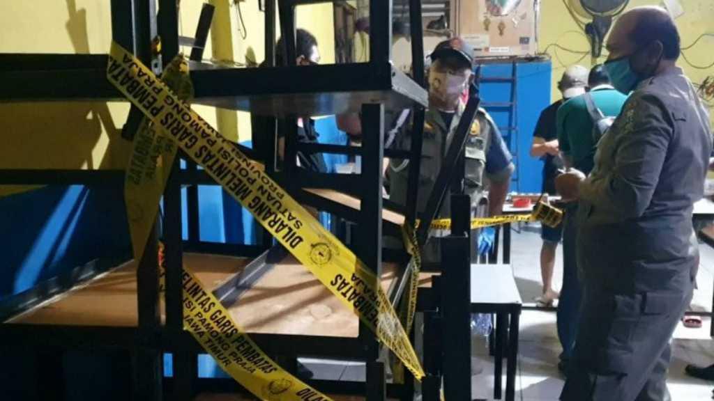Bandel Sih! 327 Warkop Dihadiahi Segelan Kepolisian